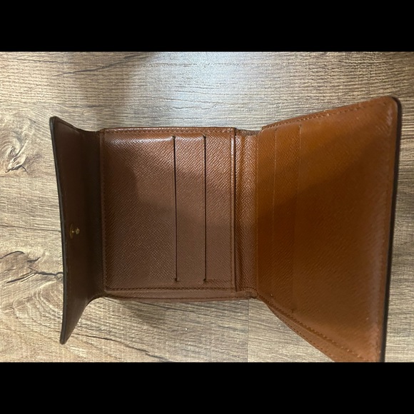 Louis Vuitton Elise compact wallets in great condition - Picture 5 of 12